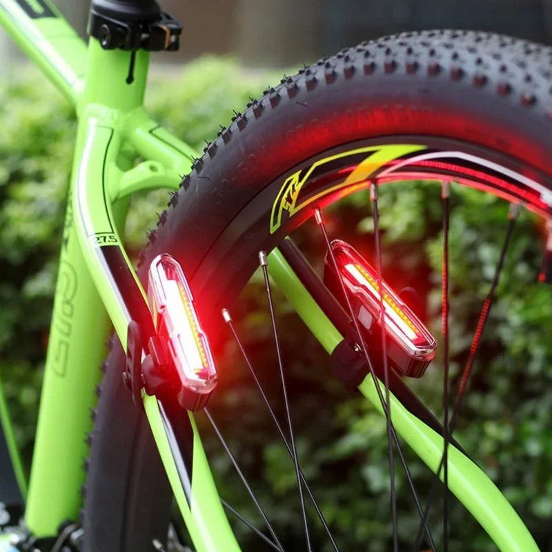 Enquêter arrière LED étanche pour vélo, aste par USB, éclairage de vélo clignotant, lampe à iode de sécurité, accessoires de lanterne de vélo