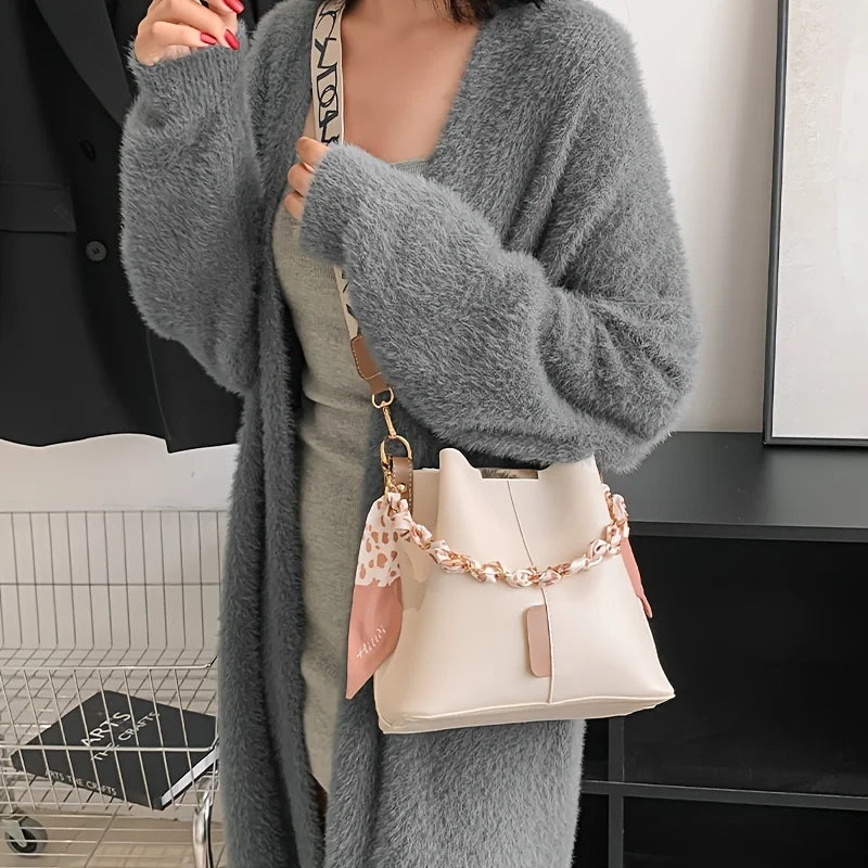 Sac à bandoulière pour femmes, nouvelle mode, grande capacité, sac seau avec chaîne en ruban, sac à bandoulière pour les déplacements quotidiens