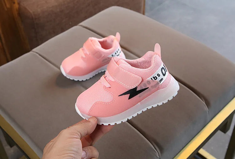 Chaussures lumineuses pour enfants garçons et filles baskets en maille légère brillante baskets lumineuses pour petits enfants chaussures lumineuses LED pour enfants