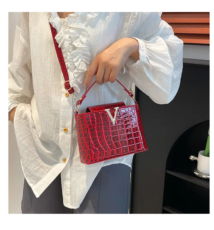 Mini multifunctional handbag made of waterproof PU fabric, fashionable, solid color, simple material, locking buckle, decoration 