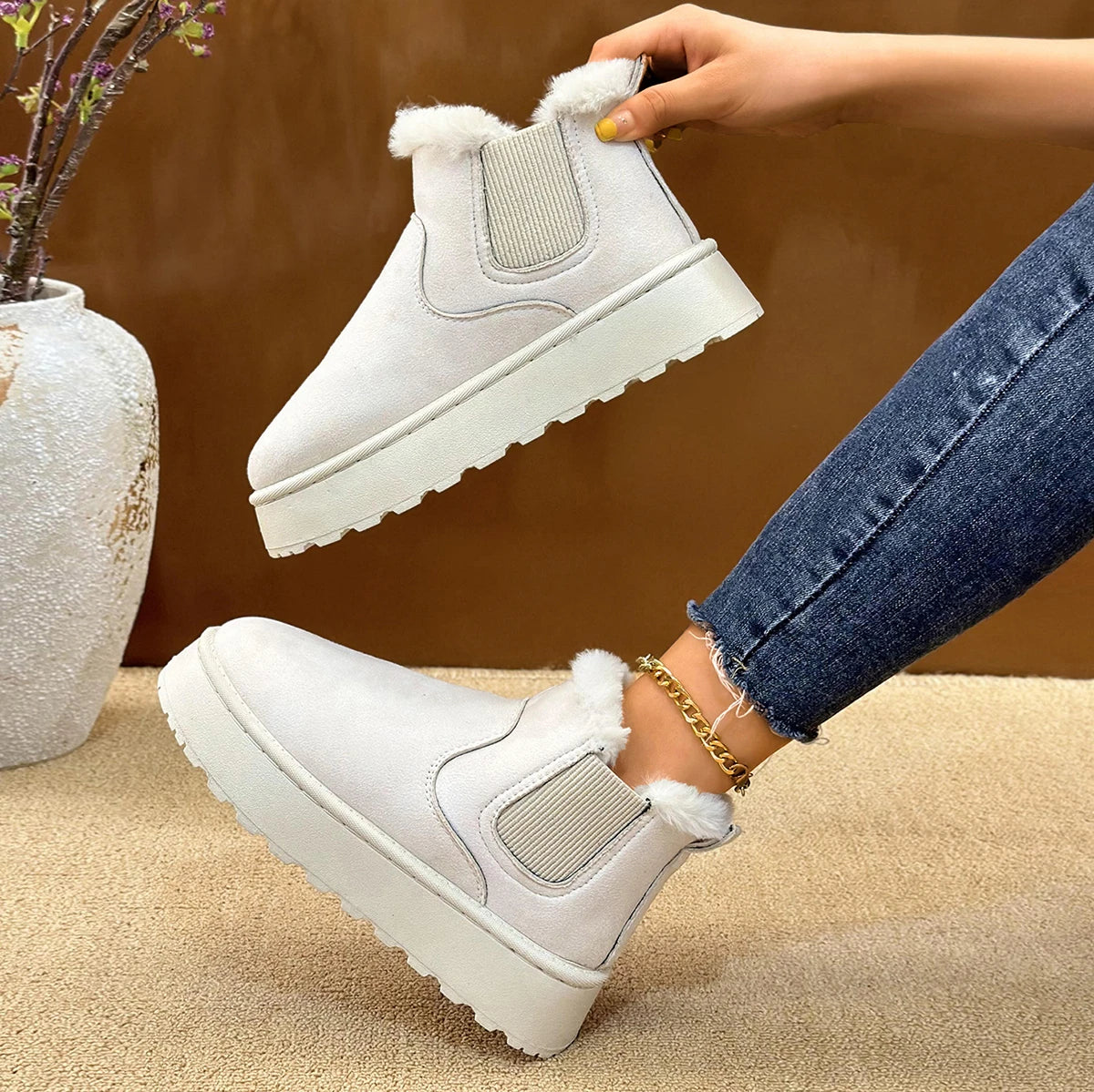 2025 Bottes de neige à enfiler à bout rond pour femmes pour un usage quotidien au bureau Bottes de neige décontractées antidérapantes à semelles épaisses Nouvelles bottines chaudes en daim