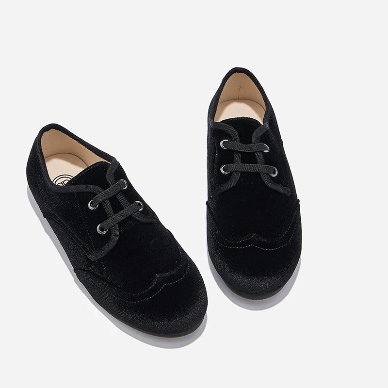W-AP8-003 chaussures habillées pour enfants en cuir marron noir velours lacets décoratifs chaussures de conception classique nouvel hiver