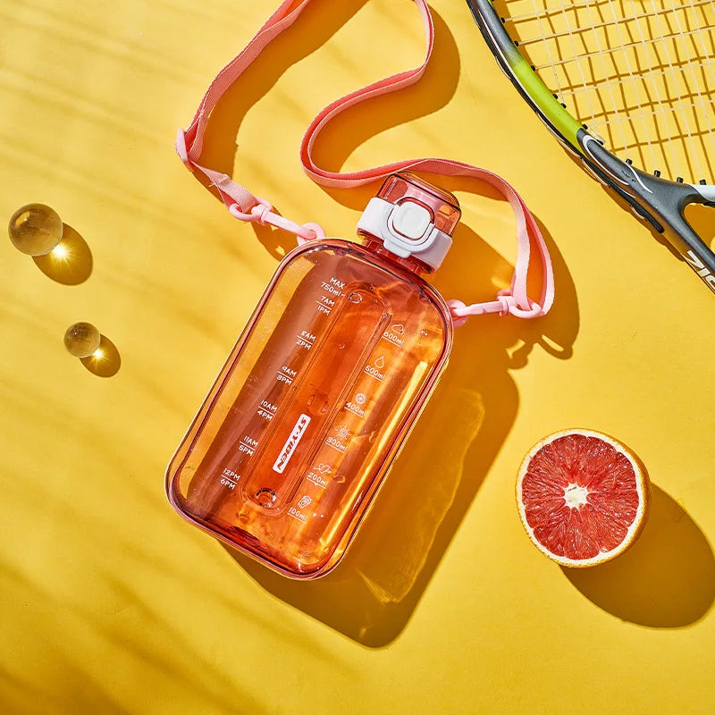 Bouteille d'Eau en Plastique de 750ml avec Sangle, Portable, Écologique, Créative, Durable, pour dehors en Plein Air