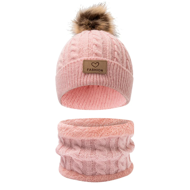 Ce ensemble de chapeaux et d'écharpe tricotés à une boule pour enfants convient aux enfants âgés de 3 à 12 ans à porter