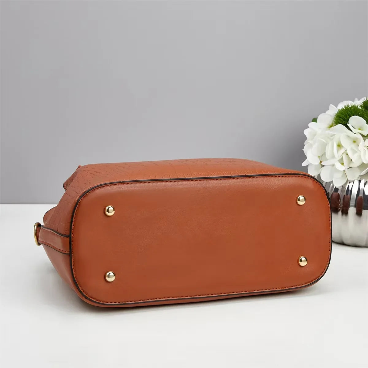 Sac à main luxueux en cuir pour femmes, nouveau sac à main mi-vie, fermeture à glissière souple, doublure en Polyester, Style neutre minimaliste, cadeau