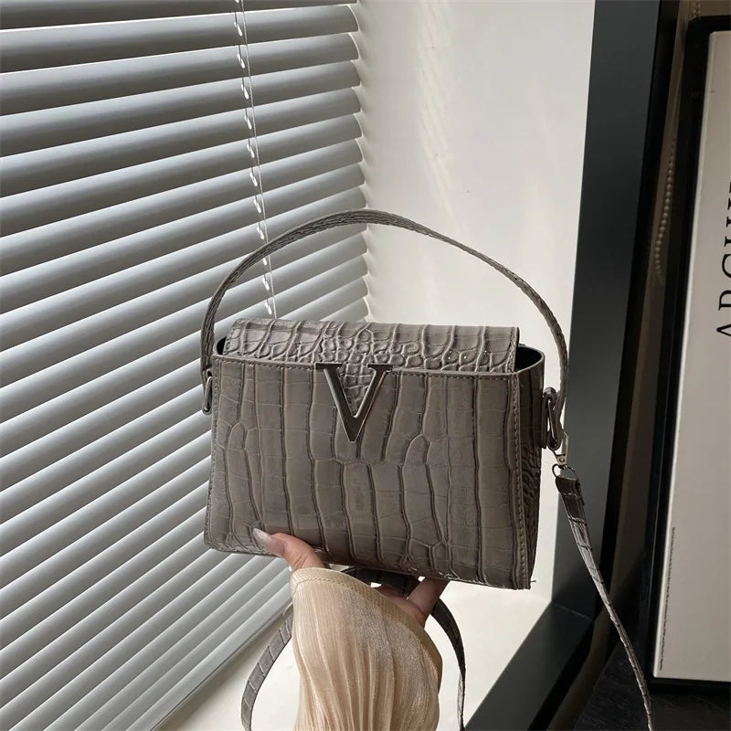 Mini multifunctional handbag made of waterproof PU fabric, fashionable, solid color, simple material, locking buckle, decoration 