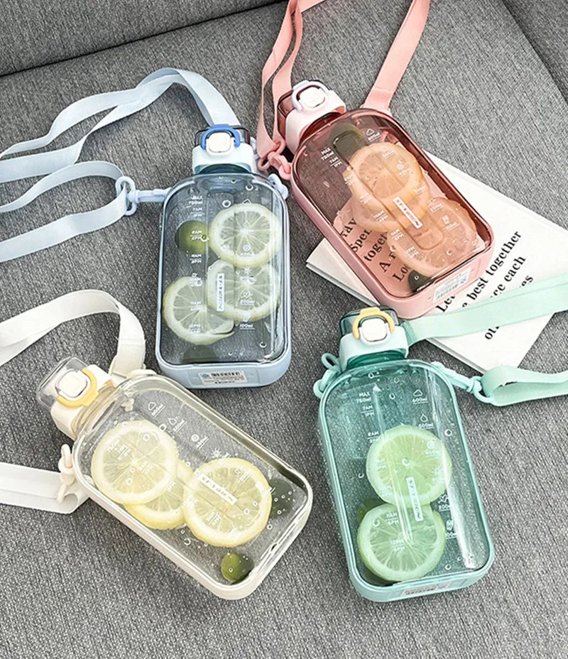Bouteille d'Eau en Plastique de 750ml avec Sangle, Portable, Écologique, Créative, Durable, pour dehors en Plein Air