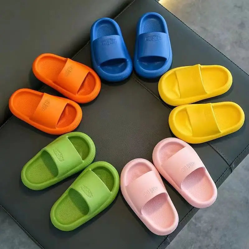 Pantoufles de salle de bain pour enfants, couleur unie, antidérapantes, semelle souple, pantoufles d'été pour garçons et filles de 4 à 10 ans, pantoufles de maison mignonnes