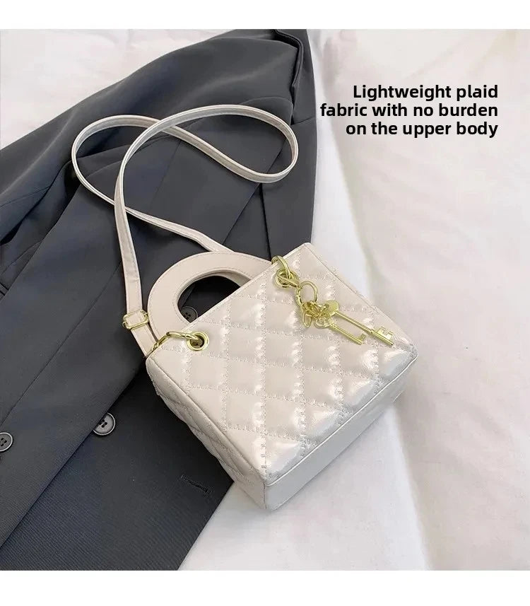 Fashionable and versatile women's shoulder/handbag with a simple diamond grid design and a high-quality PU leather square bag 