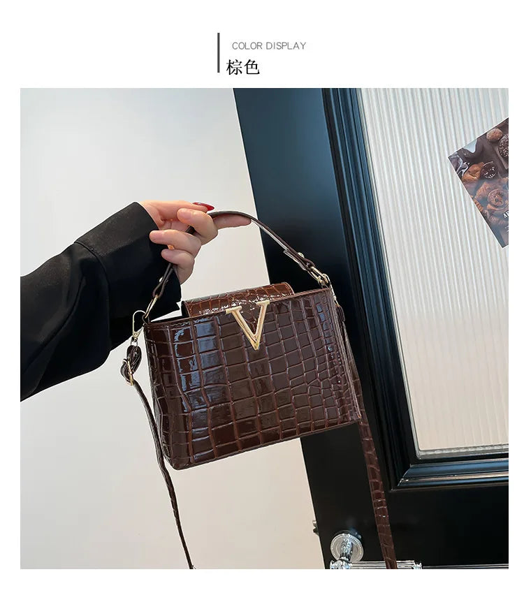 Mini multifunctional handbag made of waterproof PU fabric, fashionable, solid color, simple material, locking buckle, decoration 