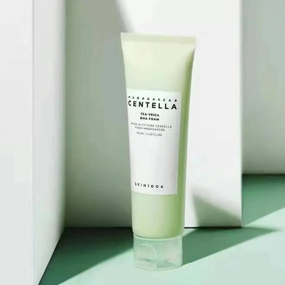 Nettoyant pour le visage Skin1004 Centella Asiatica, Essence de sel de l'himalaya, mousse nettoyante en profondeur pour une purification douce et rafraîchissante