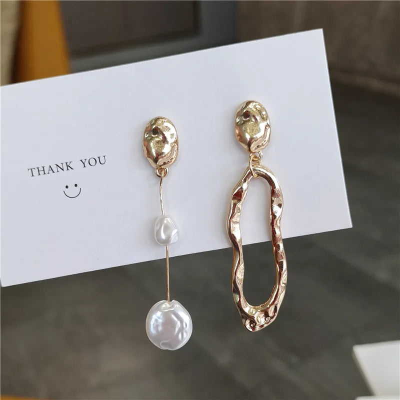 Boucles d'oreilles asymétriques élégantes, perles d'eau douce métalliques, longues et exagérées, bijoux de fête pour dames et filles, cadeaux, nouveau