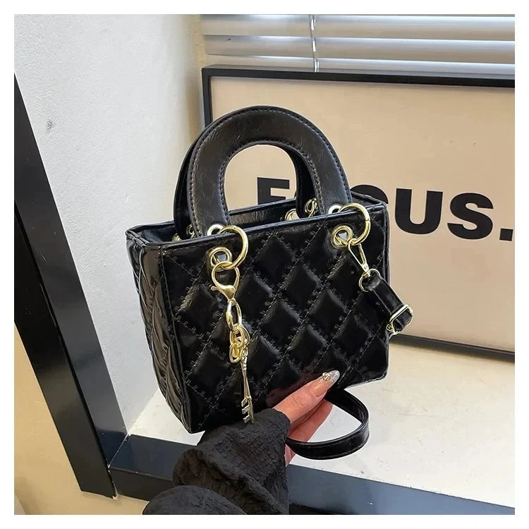 Fashionable and versatile women's shoulder/handbag with a simple diamond grid design and a high-quality PU leather square bag 