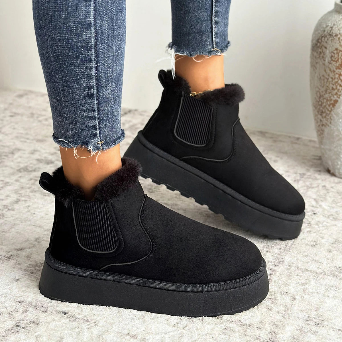 2025 Bottes de neige à enfiler à bout rond pour femmes pour un usage quotidien au bureau Bottes de neige décontractées antidérapantes à semelles épaisses Nouvelles bottines chaudes en daim