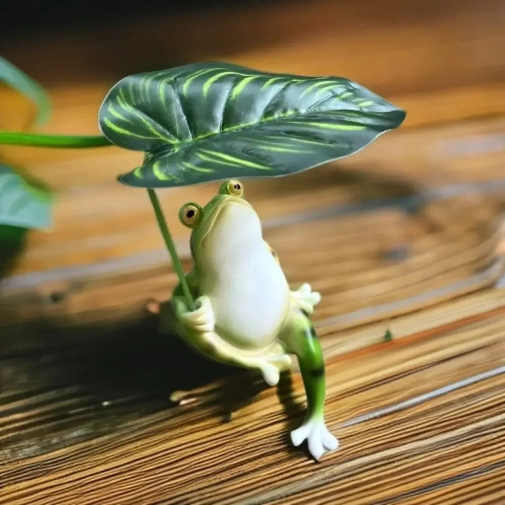 Creative cartoon resin frog figurine with leaves, garden frog statue, handcrafted landscape decoration, frog ornament, aquarium decor