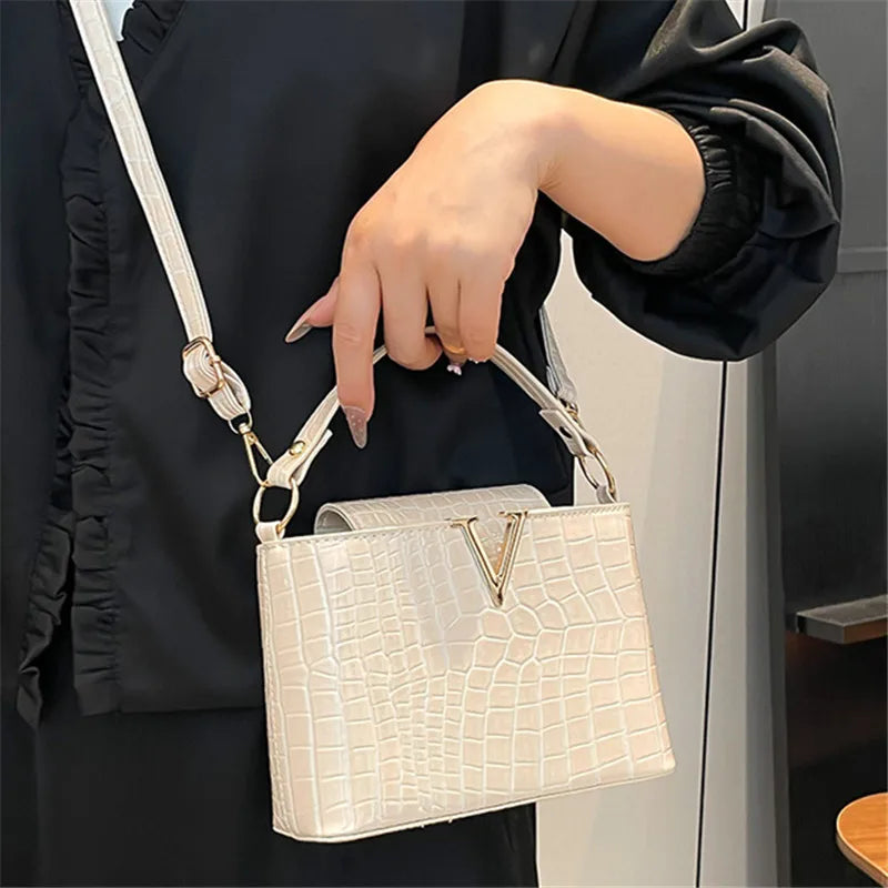 Mini multifunctional handbag made of waterproof PU fabric, fashionable, solid color, simple material, locking buckle, decoration 
