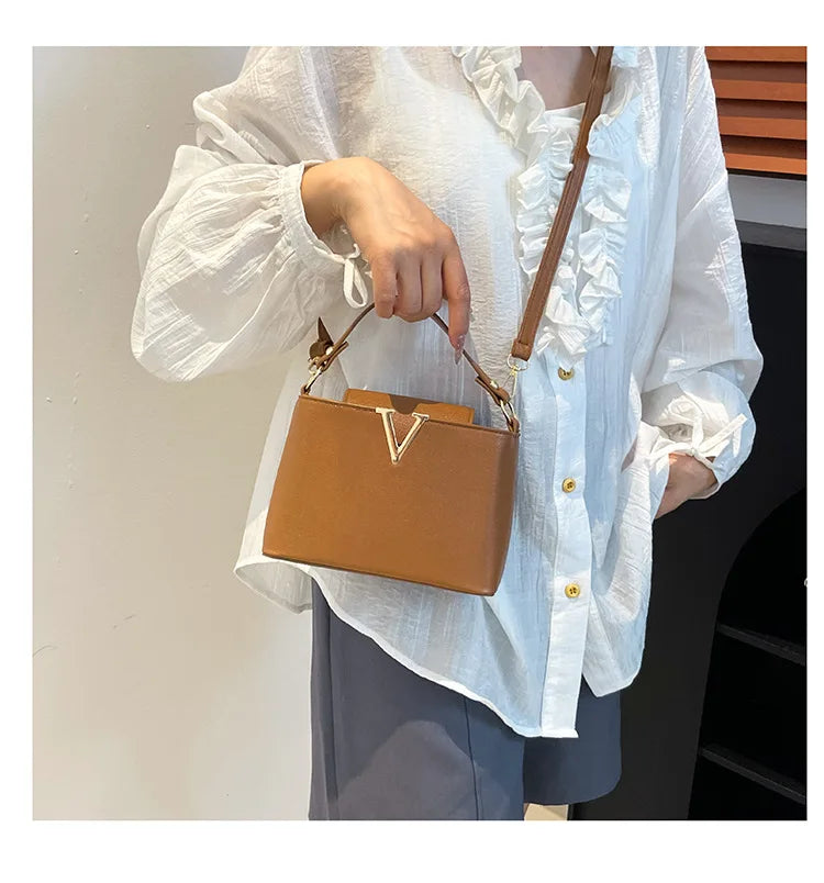 Sac fourre-tout de luxe pour femmes, sac seau élégant en cuir Pu en forme de V Chic, sac à main à couverture supérieure pour femmes, sac à bandoulière pour femme