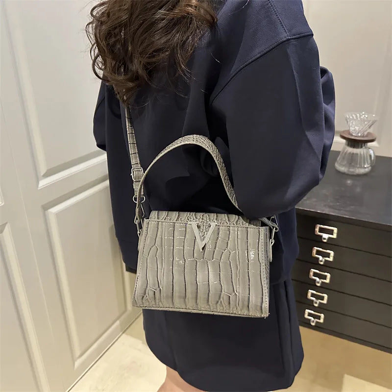 Mini multifunctional handbag made of waterproof PU fabric, fashionable, solid color, simple material, locking buckle, decoration 