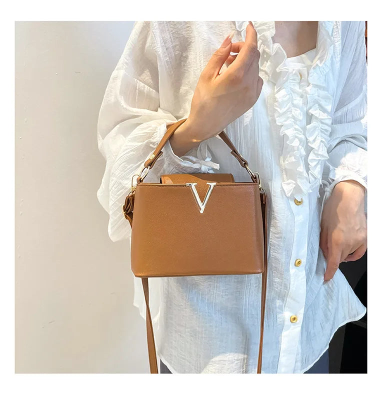 Sac fourre-tout de luxe pour femmes, sac seau élégant en cuir Pu en forme de V Chic, sac à main à couverture supérieure pour femmes, sac à bandoulière pour femme