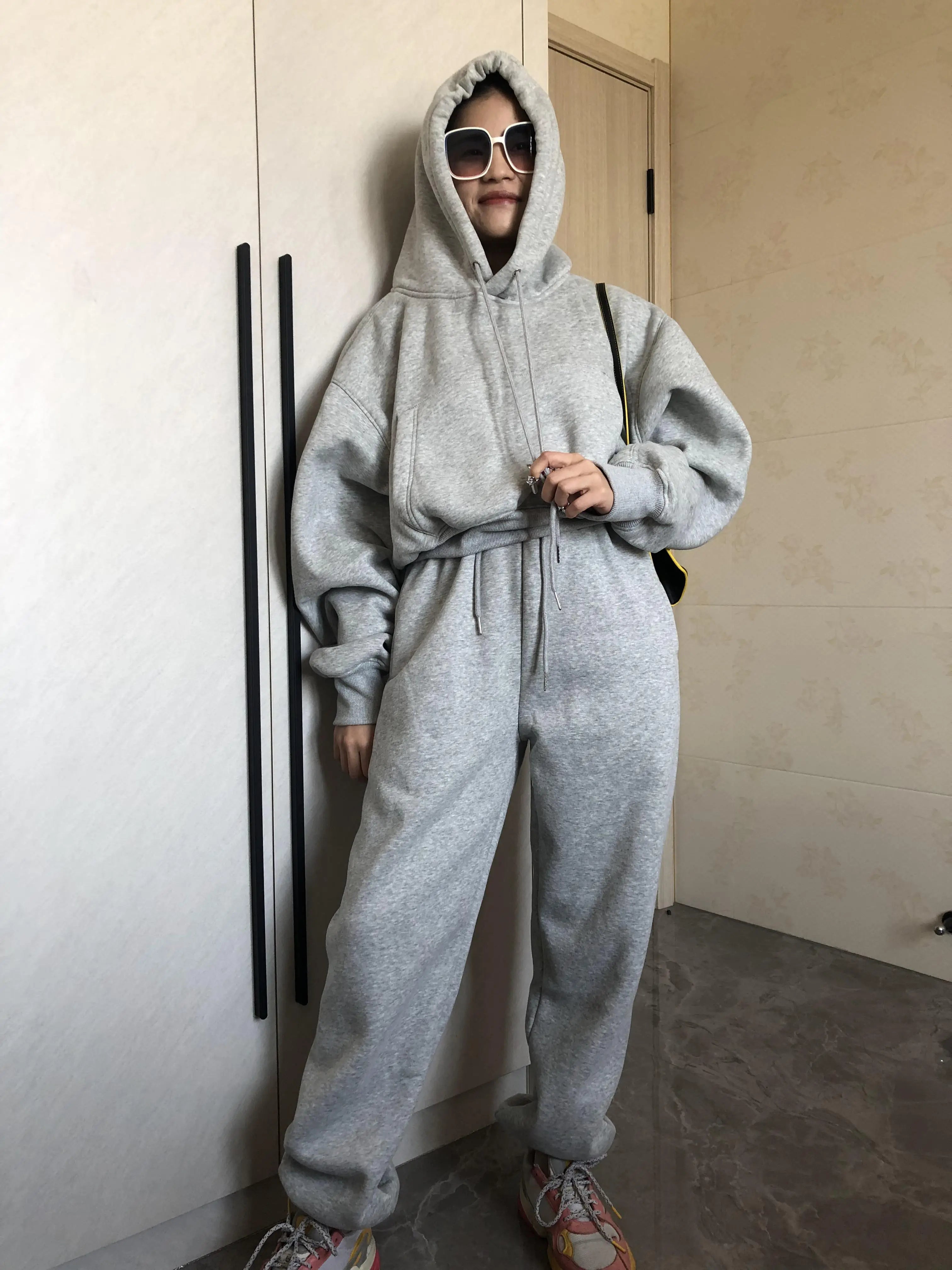 Sweat à capuche Smile avec pantalon de jogging pour femme, ensemble 2 pièces, tenue de sport décontractée, survêtement monochrome, imbibé de sueur, vente en gros, automne et hiver