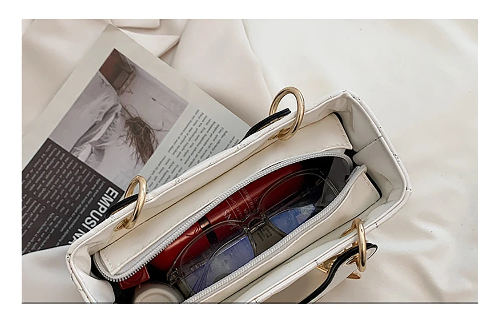 Red Love - Women's Patent Leather Handbag, Glossy Surface, High-End Design, Wedding Cuff Bag, Striking Shoulder Bag, New Fashion 