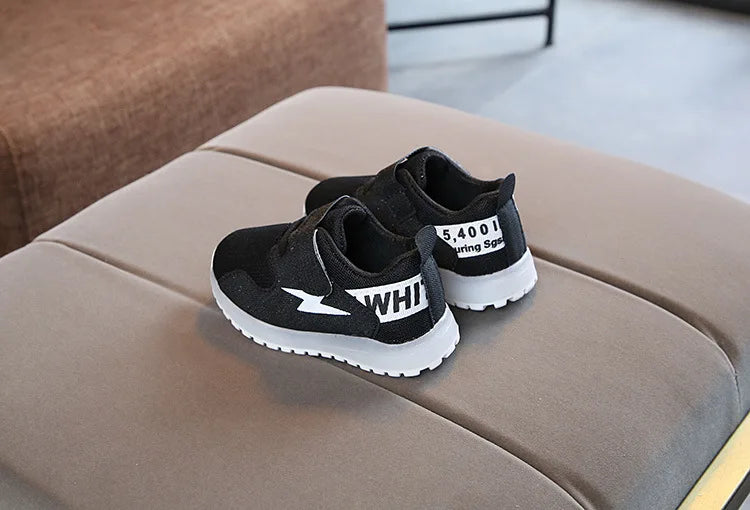 Chaussures lumineuses pour enfants garçons et filles baskets en maille légère brillante baskets lumineuses pour petits enfants chaussures lumineuses LED pour enfants