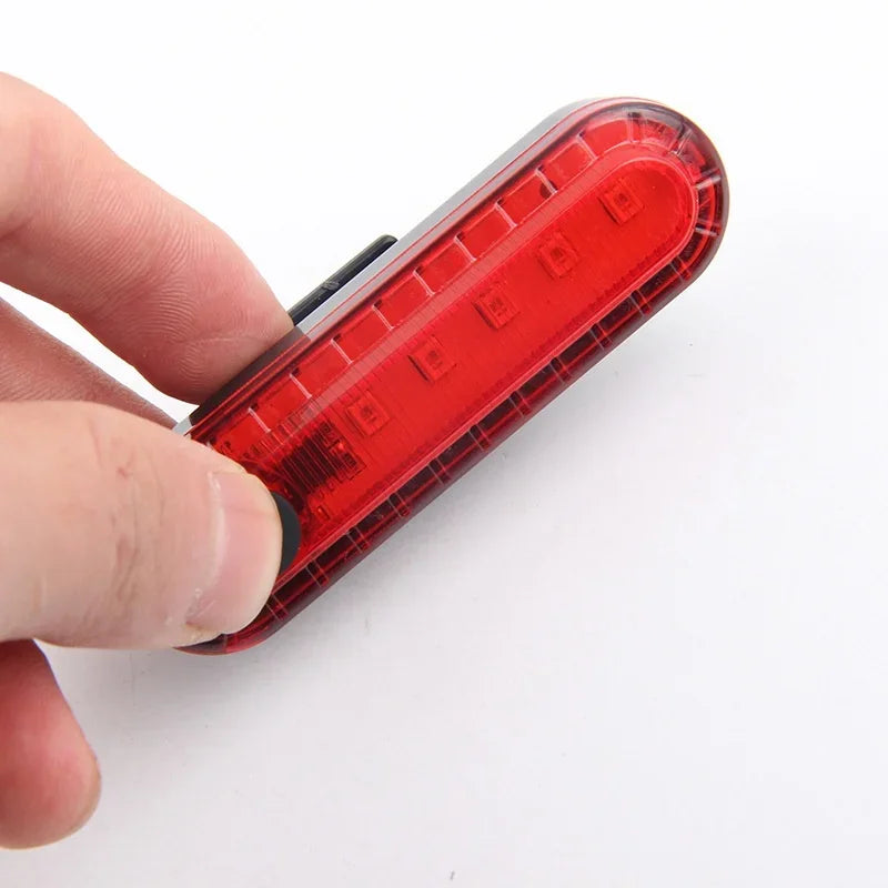 Enquêter arrière LED étanche pour vélo, aste par USB, éclairage de vélo clignotant, lampe à iode de sécurité, accessoires de lanterne de vélo