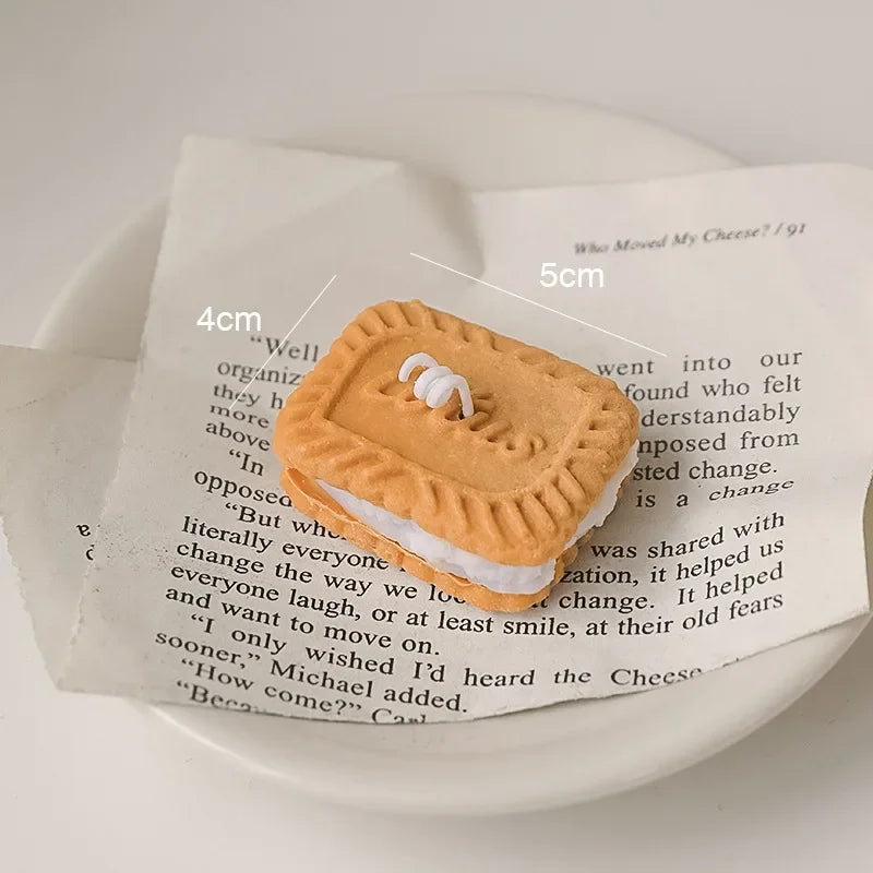 Cute handmade biscuit-shaped scented candle for aromatherapy, made of soy wax, for weddings, birthdays, parties, and home decoration.