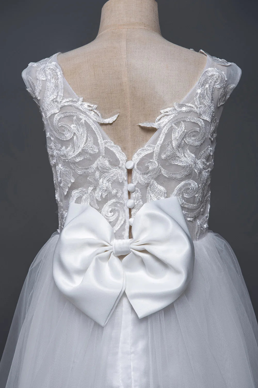 White lace bridesmaid dress for girls, with large floral bow, children's ball gown, wedding party dress, pageant dress, first communion dress