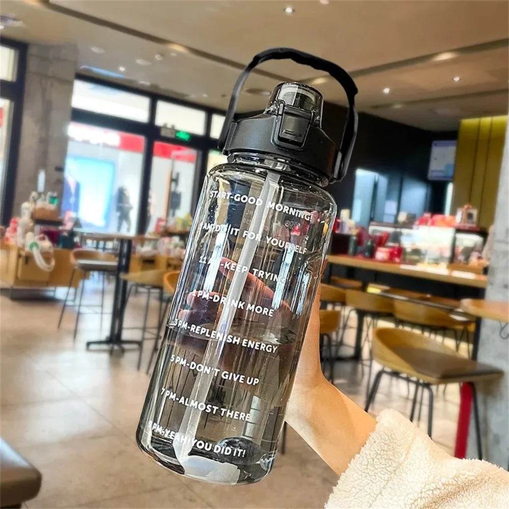 Bouteille d'eau 2L avec marqueur de temps, anti-fuite, antidérapante, bouteille d'eau de voyage Portable en plastique, tasse de Fitness avec des autocollants mignons