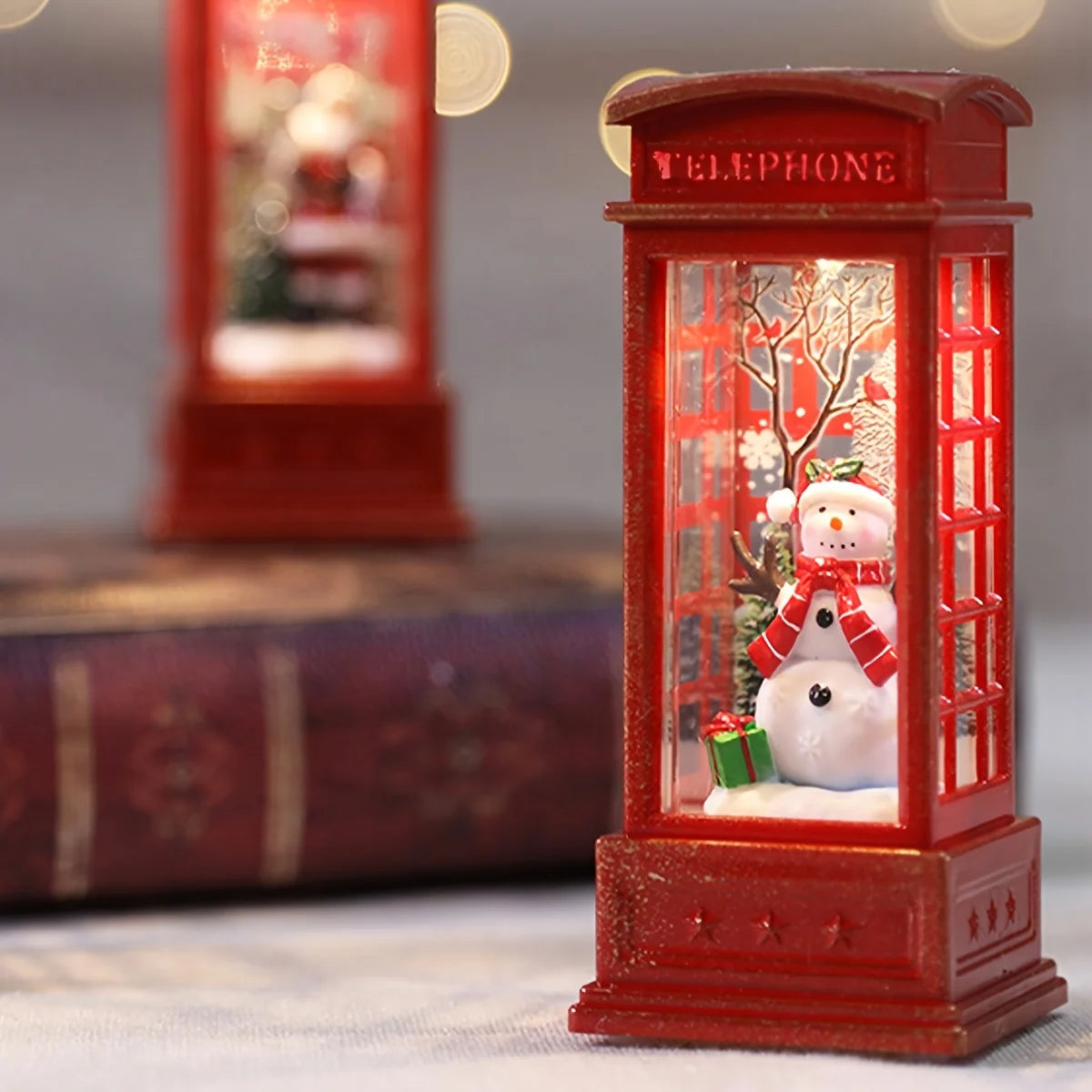 Décoration de cabine téléphonique de noël avec père noël, bonhomme de neige et arbre-ornement de cabine téléphonique rétro rouge avec décoration légère pour la maison