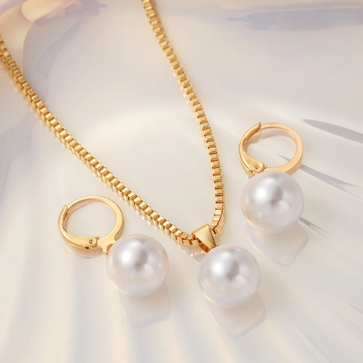 Ensemble de bijoux en perles pour femmes, boucles d'oreilles pendantes, pendentif, collier, Simple, délicat, tenue quotidienne, accessoires de fête