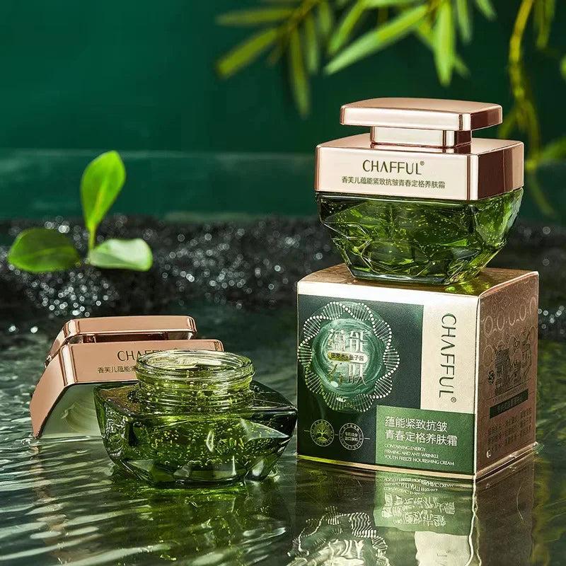 Effective and revitalizing face cream, beauty, lifting, brightening, moisturizing, skincare, Korean makeup