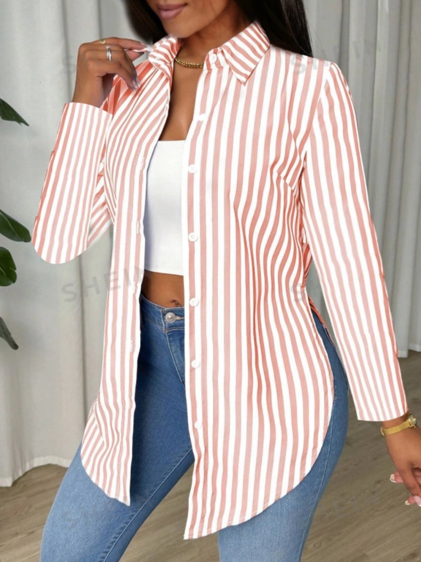 Chemise à manches longues rayée boutonnée pour femme avec col classique et ourlet incurvé - Hauts décontractés pour le bureau
