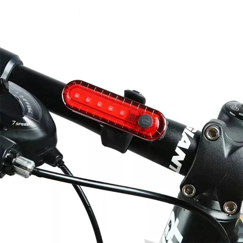 Enquêter arrière LED étanche pour vélo, aste par USB, éclairage de vélo clignotant, lampe à iode de sécurité, accessoires de lanterne de vélo