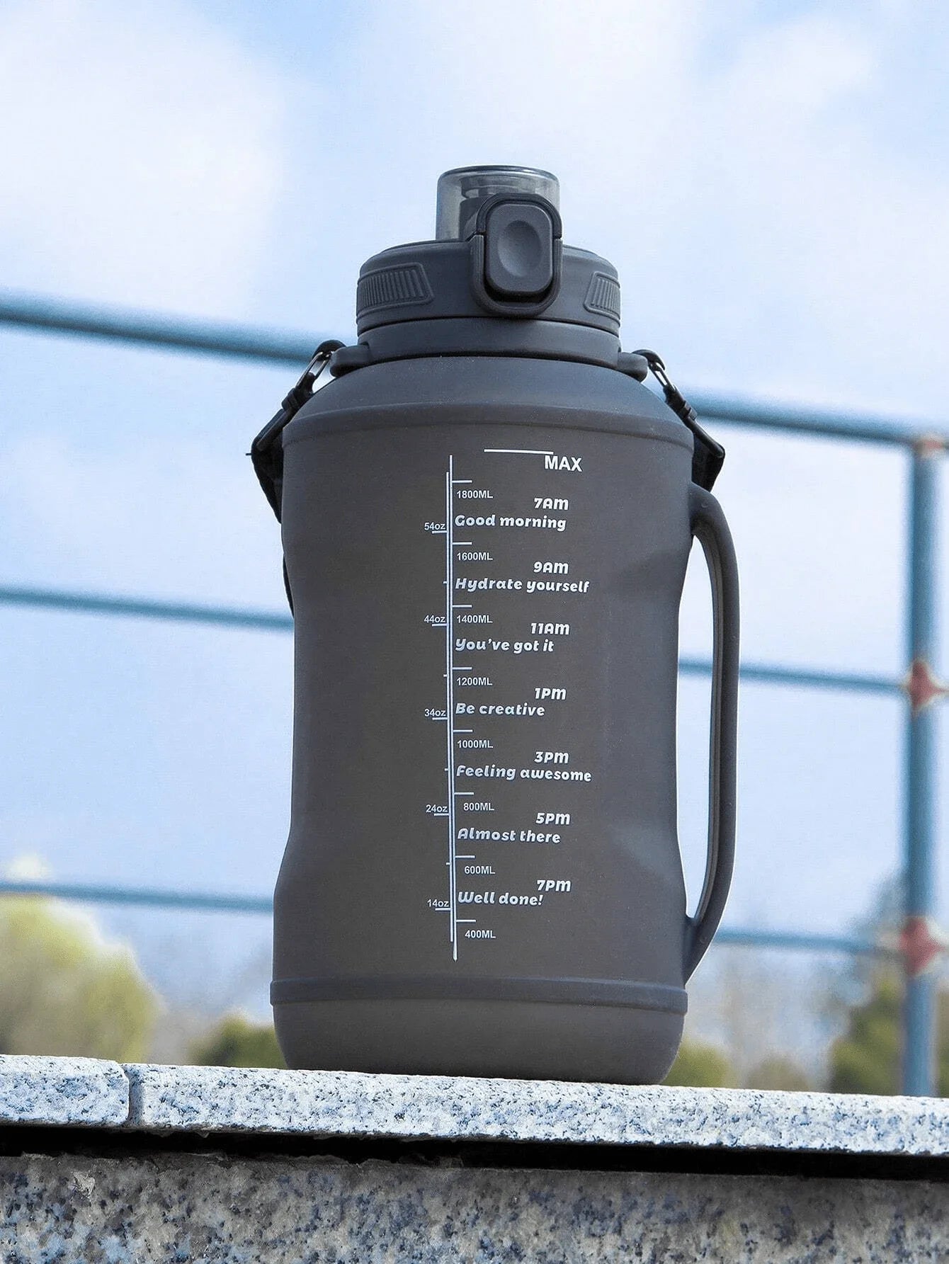 64oz/2L Collapsible Water Bottle with Handle and Straw, Large Capacity Collapsible Silicone Water Bottle, Outdoor Sports Water Cup