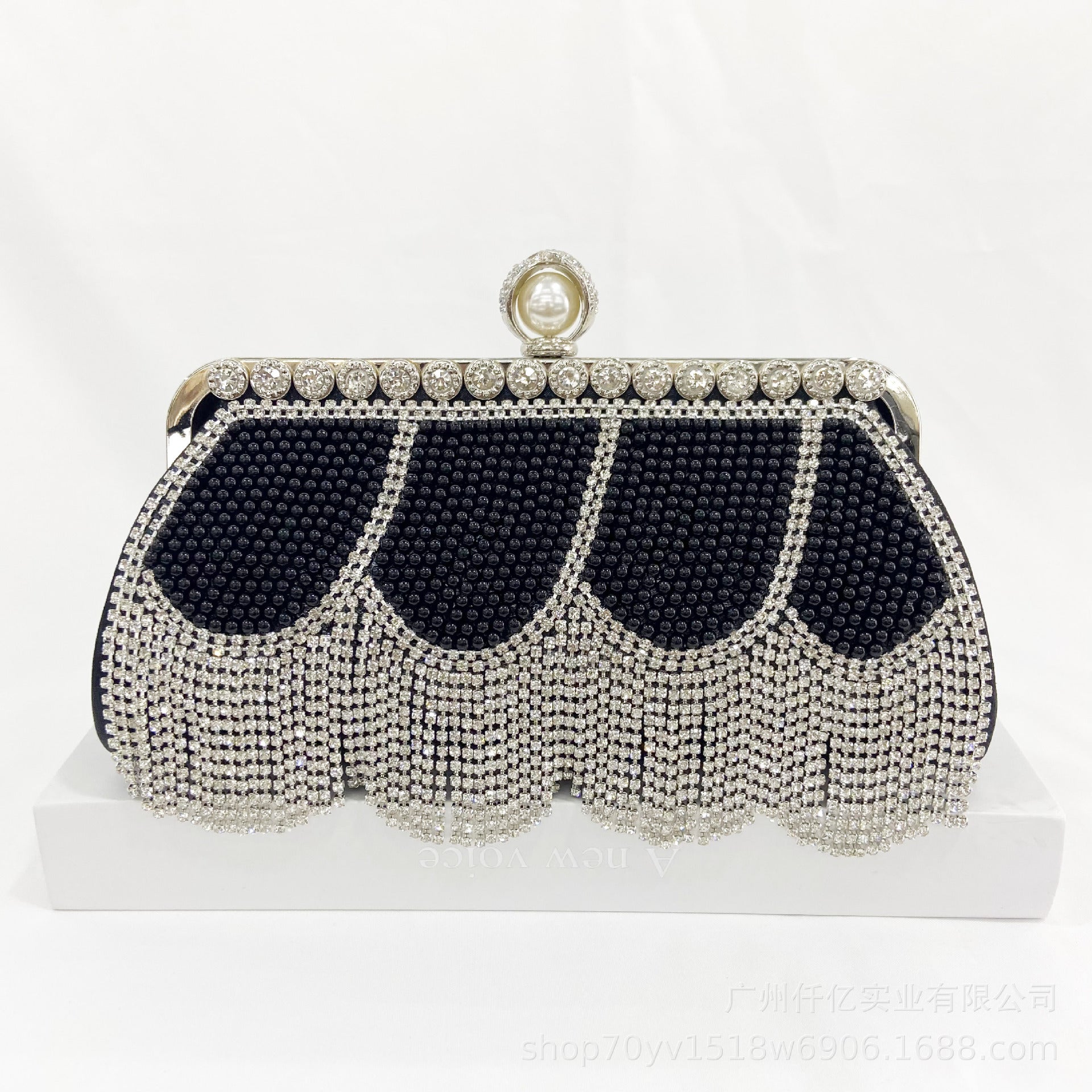 Heavy Industry Tassel Dinner Clutch Chinese Style