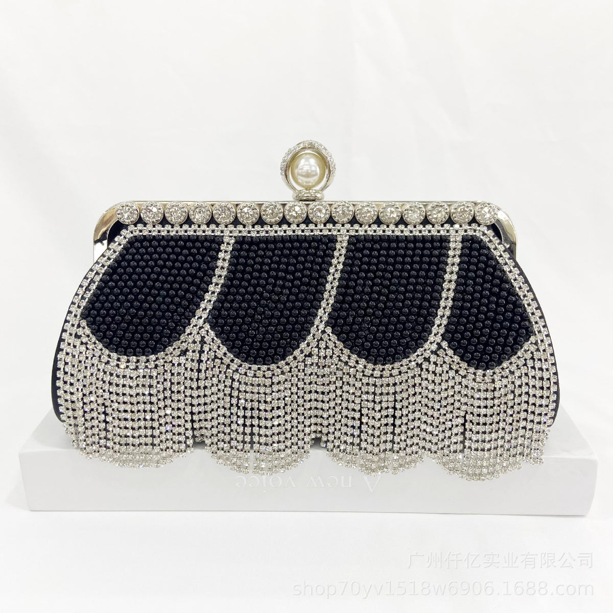 Heavy Industry Tassel Dinner Clutch Chinese Style